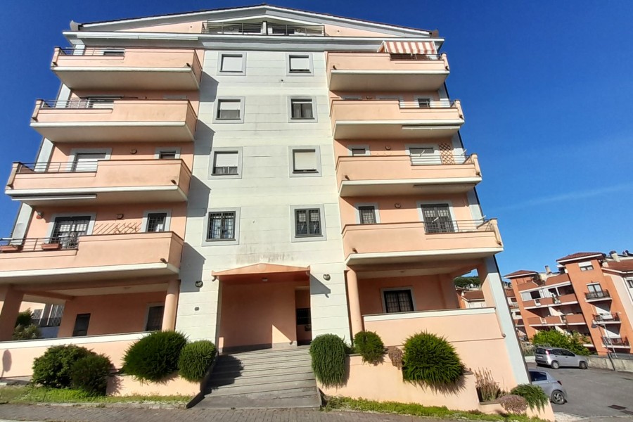 Abitativo - Appartamento In Locazione, Bracciano > Bracciano 2