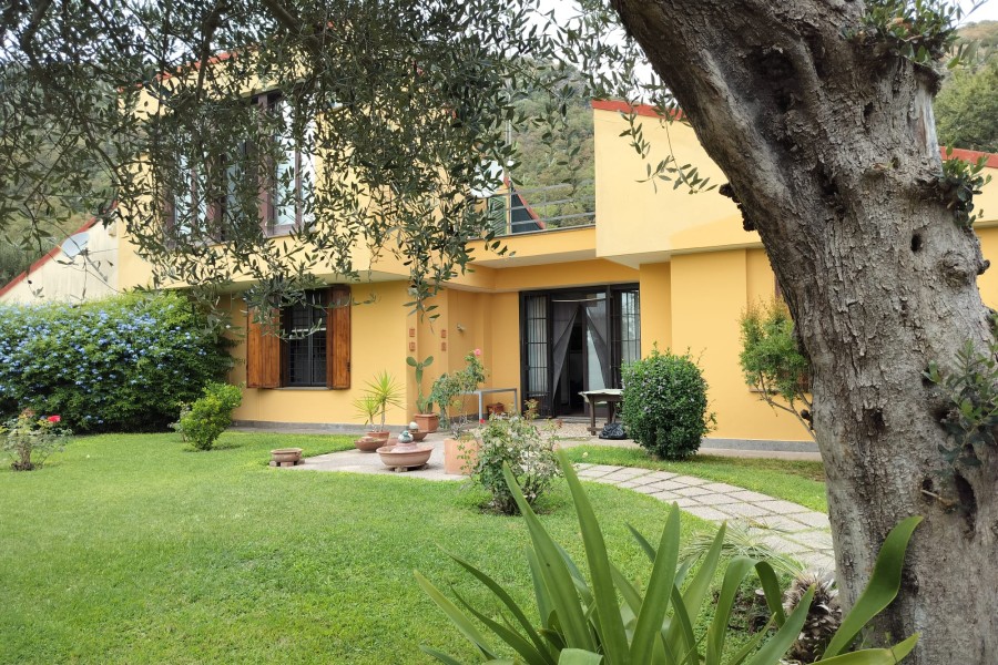 Abitativo - Villa Bi In Vendita, Trevignano Romano > adiacente centro
