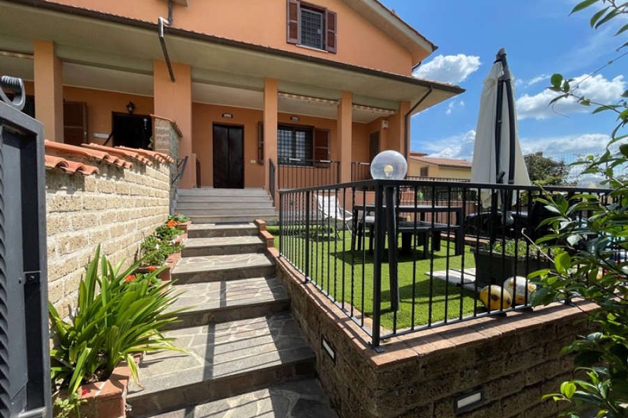 Abitativo - Villa schiera In Vendita, Anguillara Sabazia > Campo Marinaro
