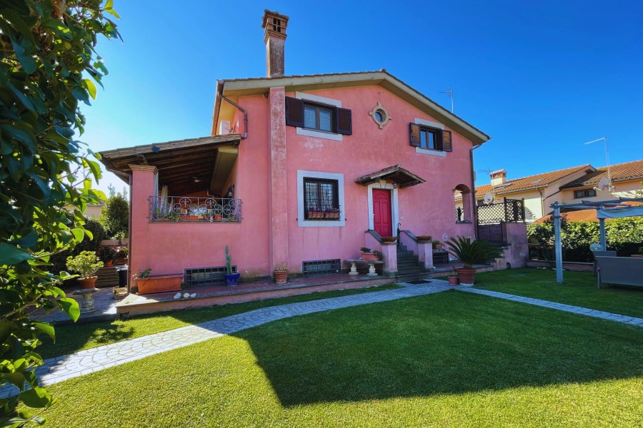 Abitativo - Villa Bi In Vendita, Anguillara Sabazia > Campo Marinaro