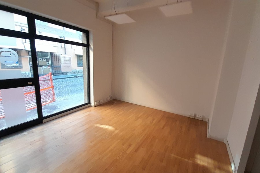 Immobile Commerciale In Locazione, Bracciano > Bracciano Centro