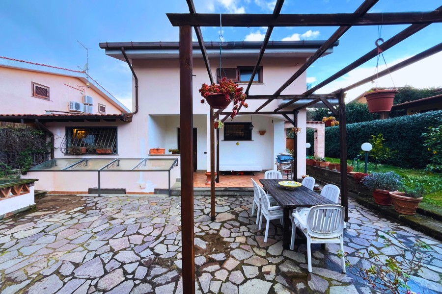 Abitativo - Villa schiera In Vendita, Anguillara Sabazia > Residenza Claudia